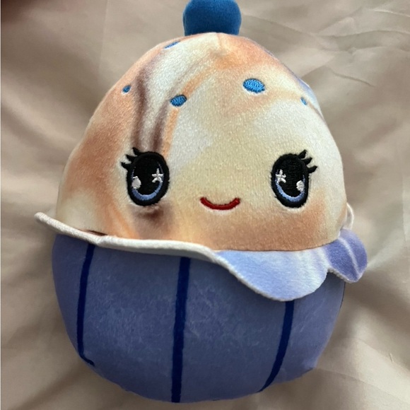 Scented Blueberry Muffin Squishmallow 4” - Picture 1 of 3